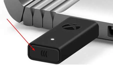 Verbindungstaste am Xbox Wireless Adapter